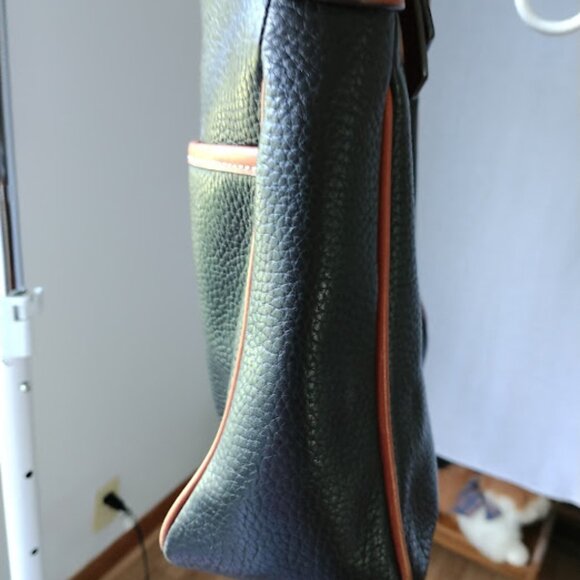 Dooney & Bourke geniune leather shoulder bag with red interior - Picture 10 of 14